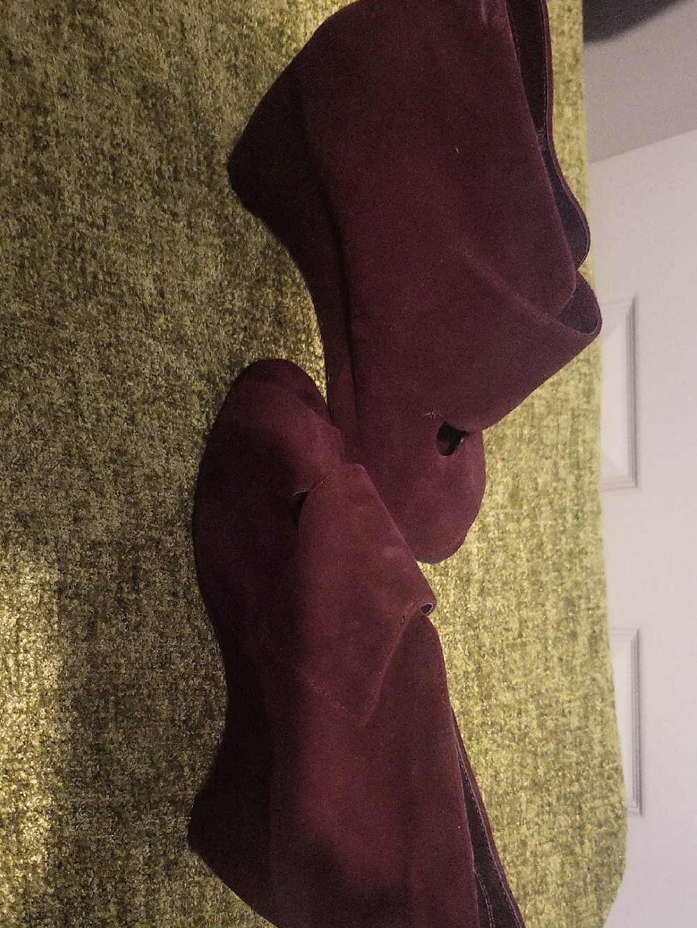 AEROSOLES Women's Burgundy Suede Wedge Booties
